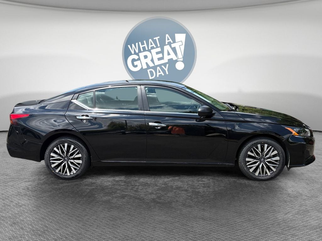 2025 Nissan Altima — side profile view