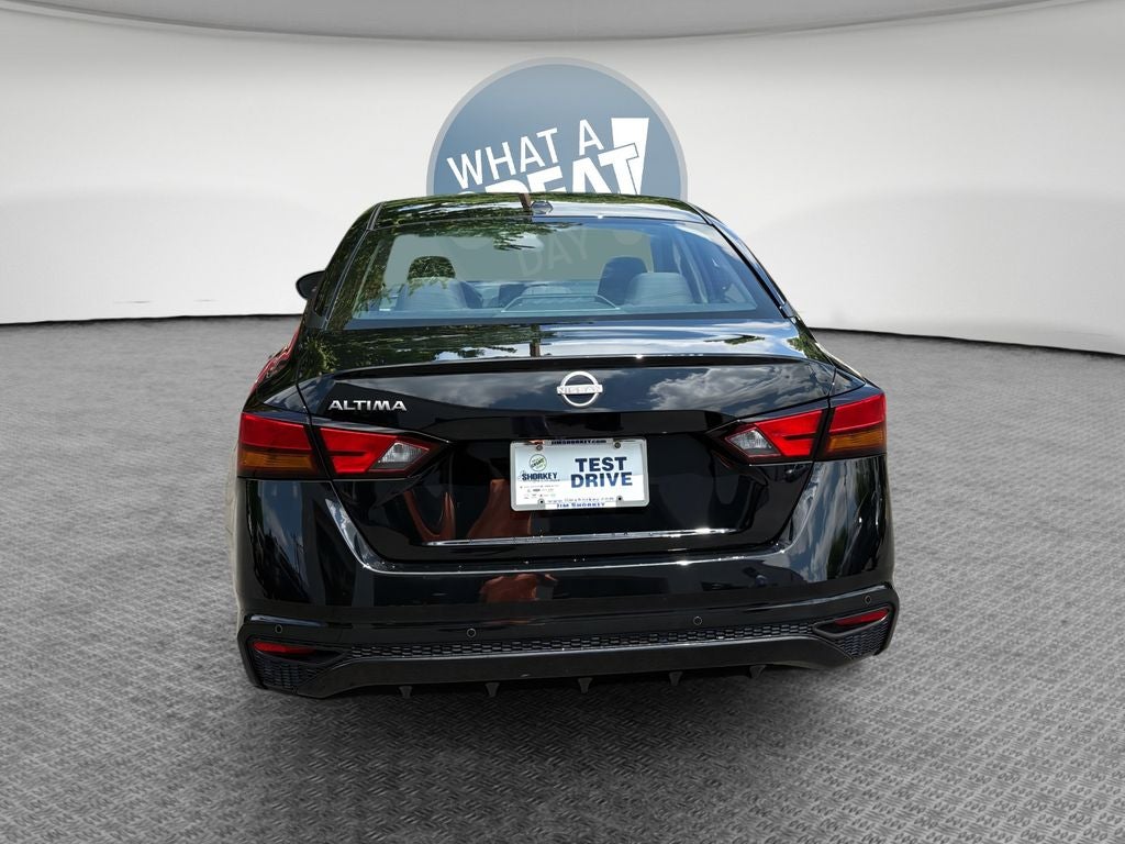 2025 Nissan Altima — detail view
