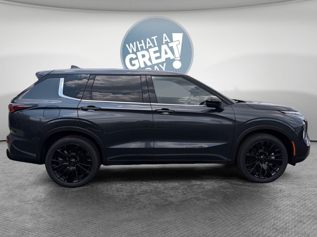 2026 Mitsubishi Outlander — side profile view