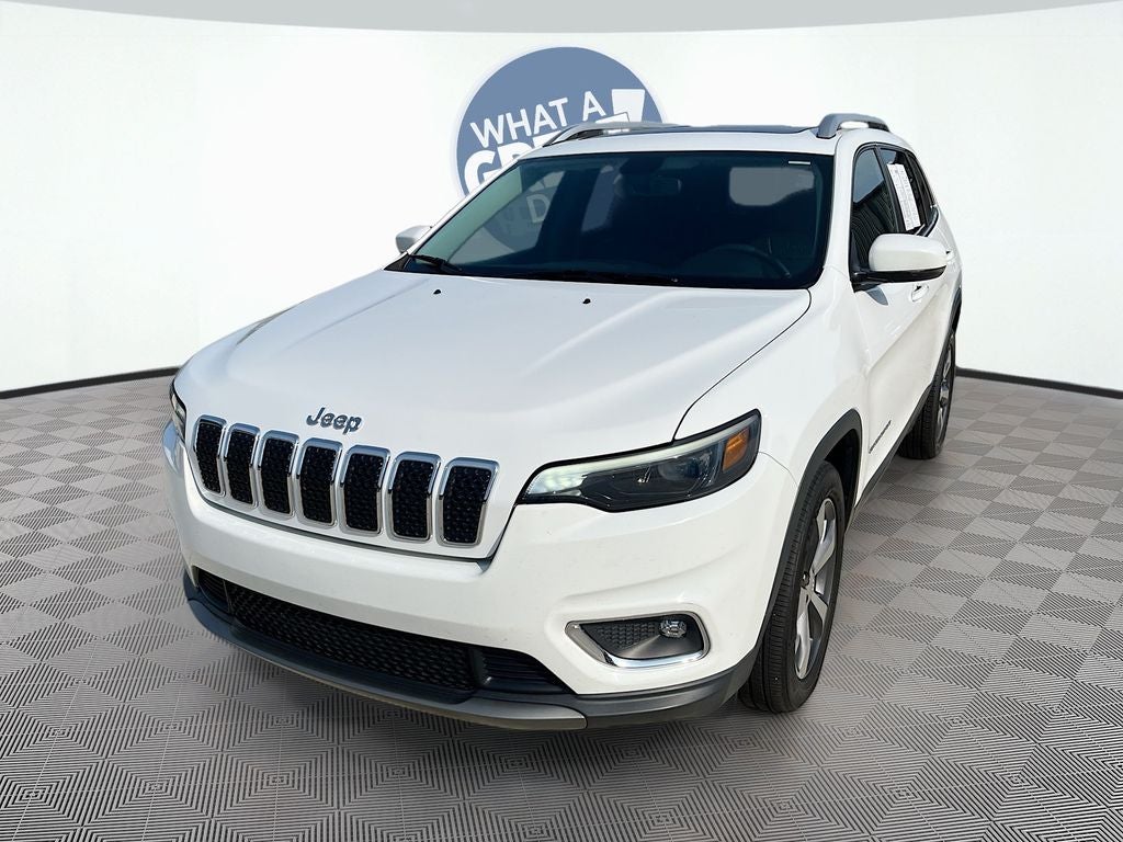 2019 Jeep Cherokee Limited in Bright White Clearcoat — front three-quarter view