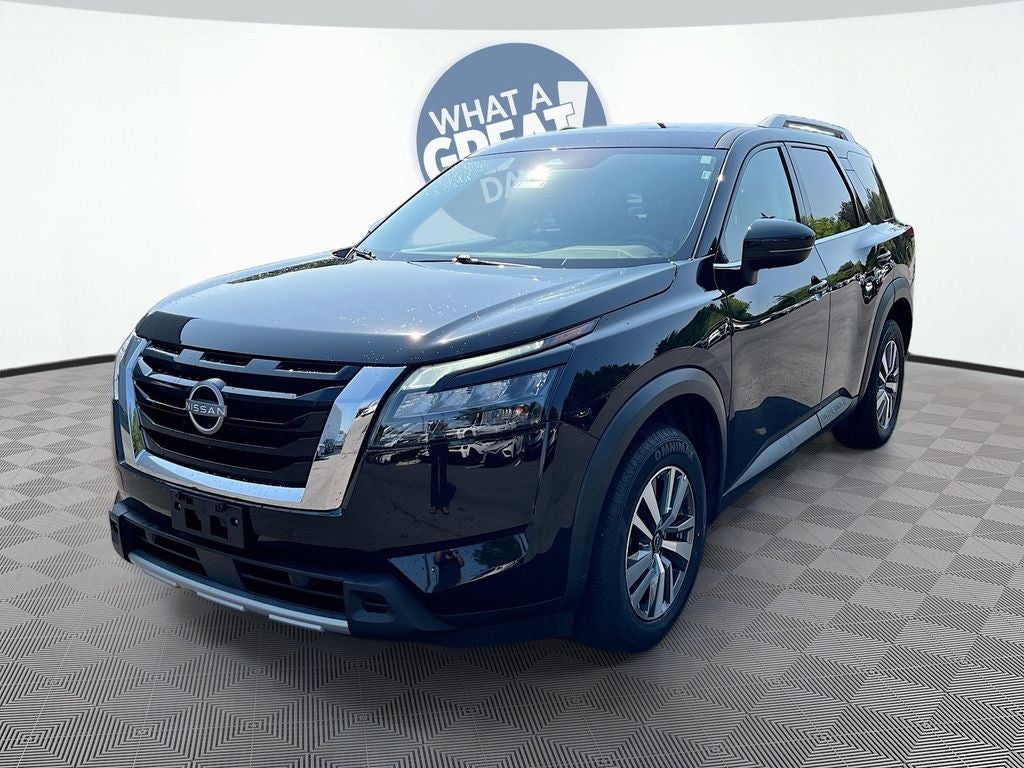 2025 Nissan Pathfinder SL in Super Black — front three-quarter view